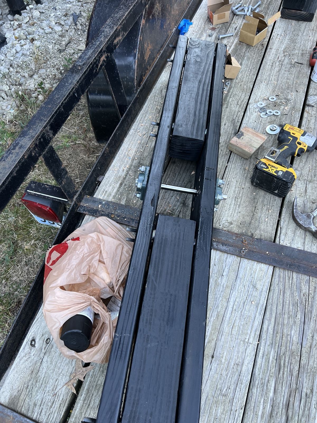 See-saw with pillow-block bearings and through-axle, ready for mounting