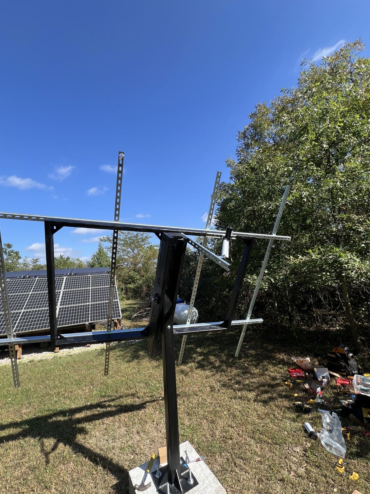 Strut rails across the frame, ground array behind